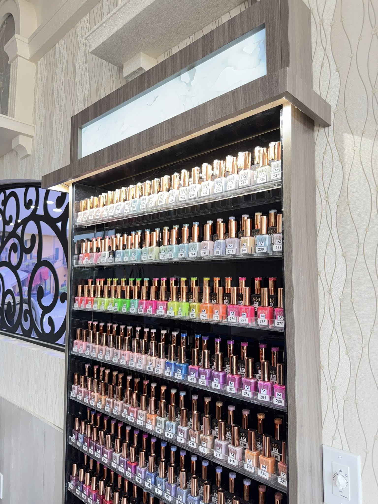 Cần tuyển receptionist/front desk.