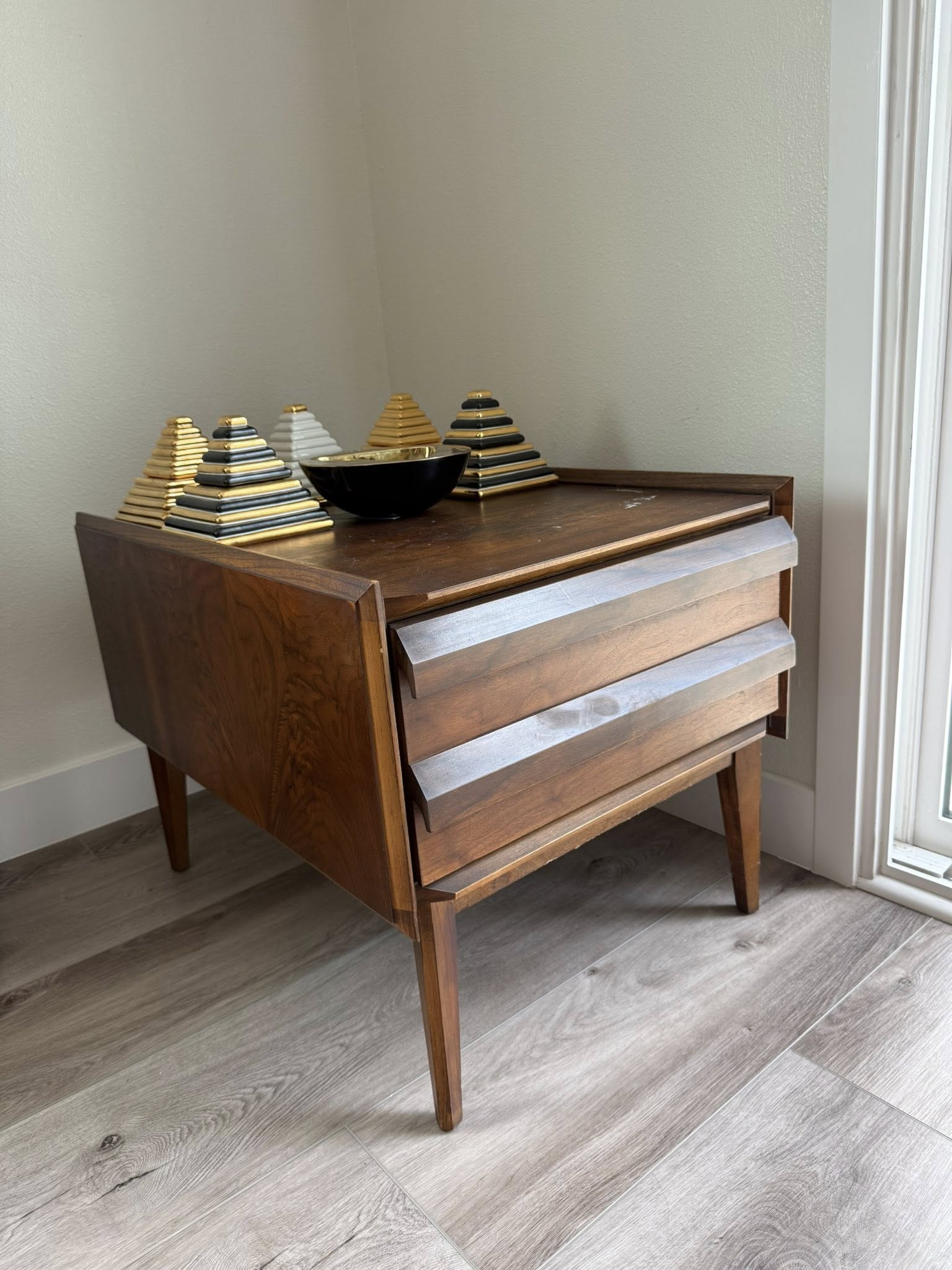 Em lại dọn nhà cần bán lại những đồ nội thất