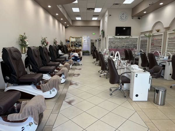 ghế pedicure spa và bàn