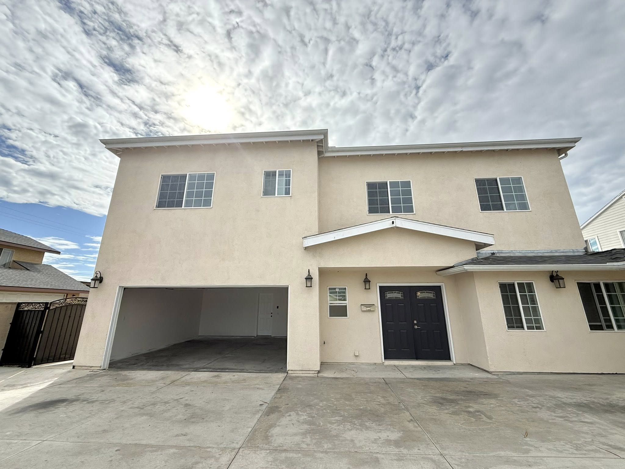 Nhà mới cho thuê 4 phòng ngũ, 3 phòng tắm