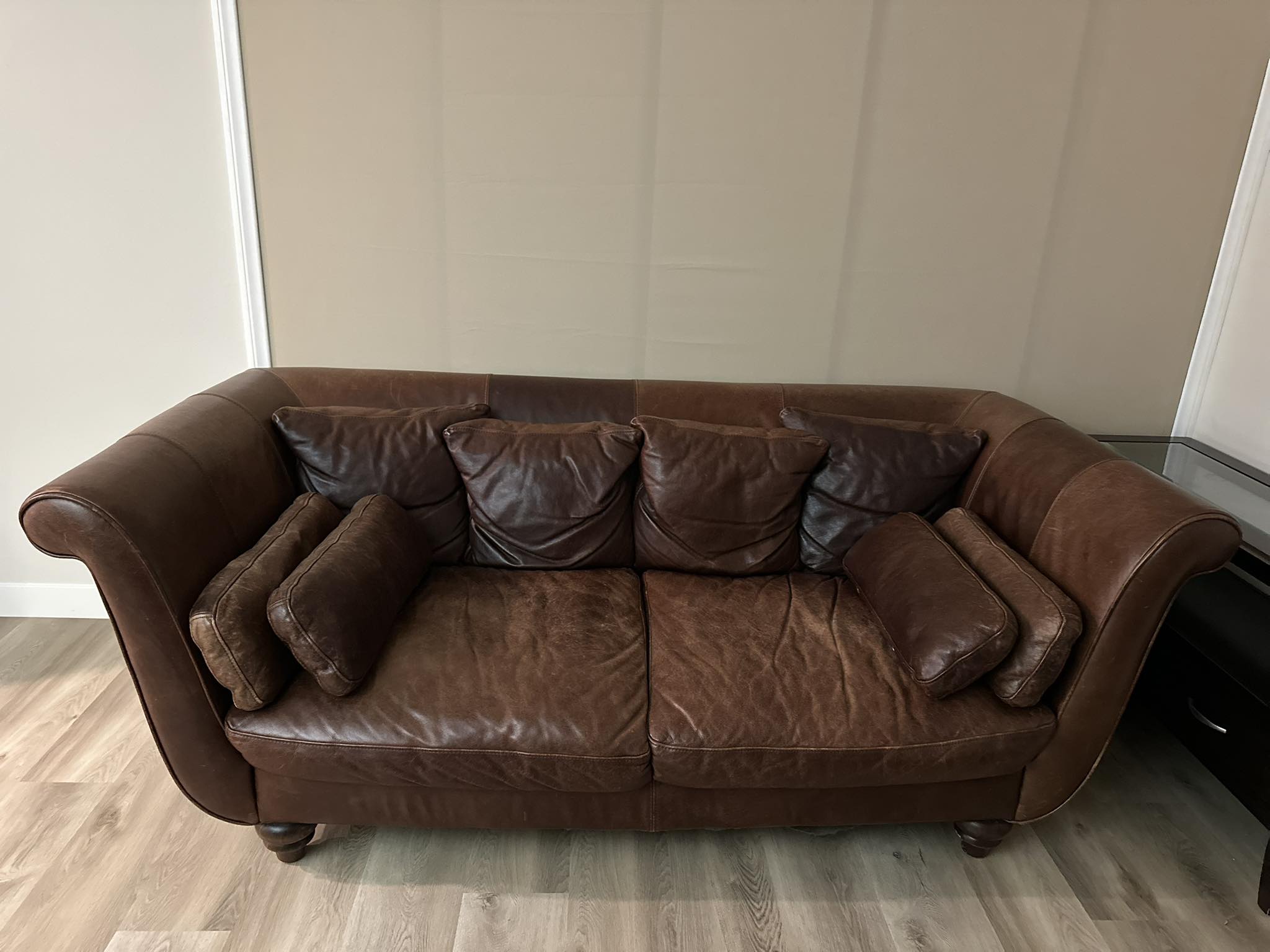 dư bộ sofa bằng da thật in good condition