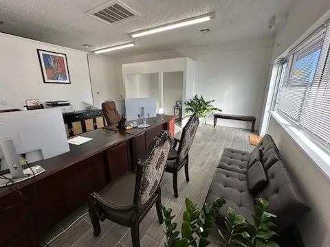 CẦN SHARE HOẶC NHƯỢNG LẠI VĂN PHÒNG LÀM DỊCH VỤ VẬN CHUYỂN - KẾT HỢP CHUYỂN ĐỔI TIỀN